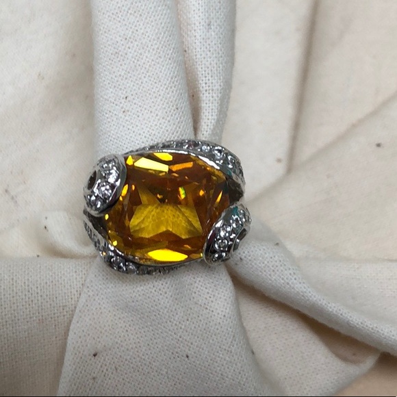 Jewelry - Sterling silver Beautiful bulky ring